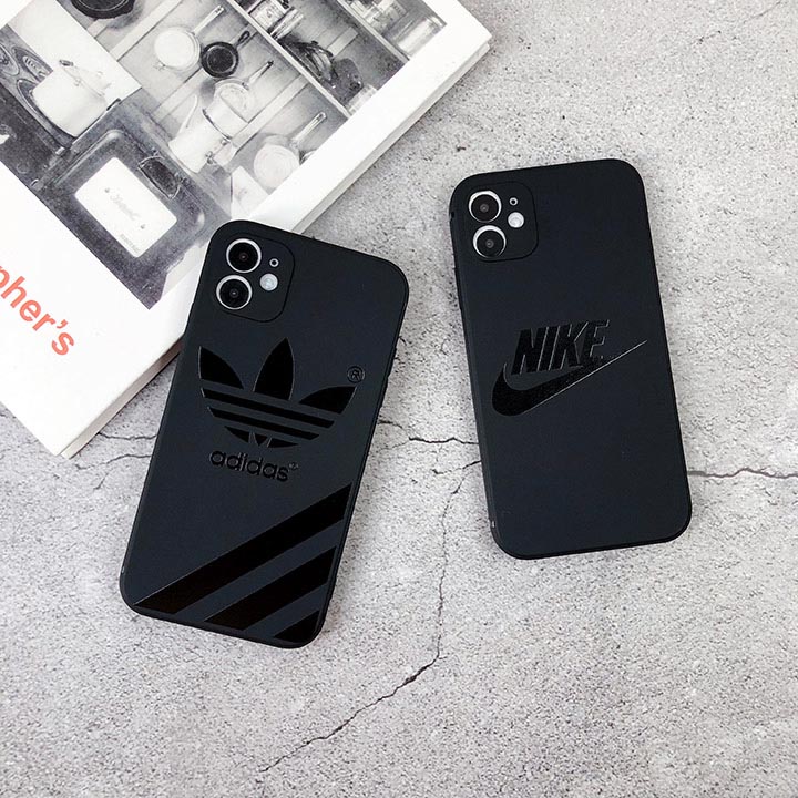 adidas アイフォーン 15 ultra 携帯ケース 